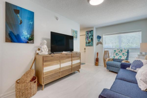 Fernandina Beach Townhome with Patio Walk to Beach!